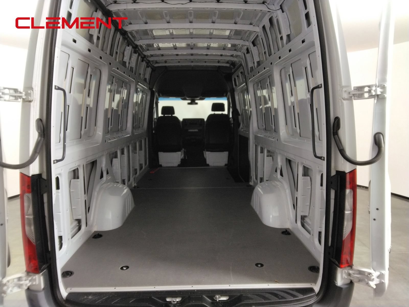 Used 2023 Mercedes-Benz Sprinter 2500 image 9