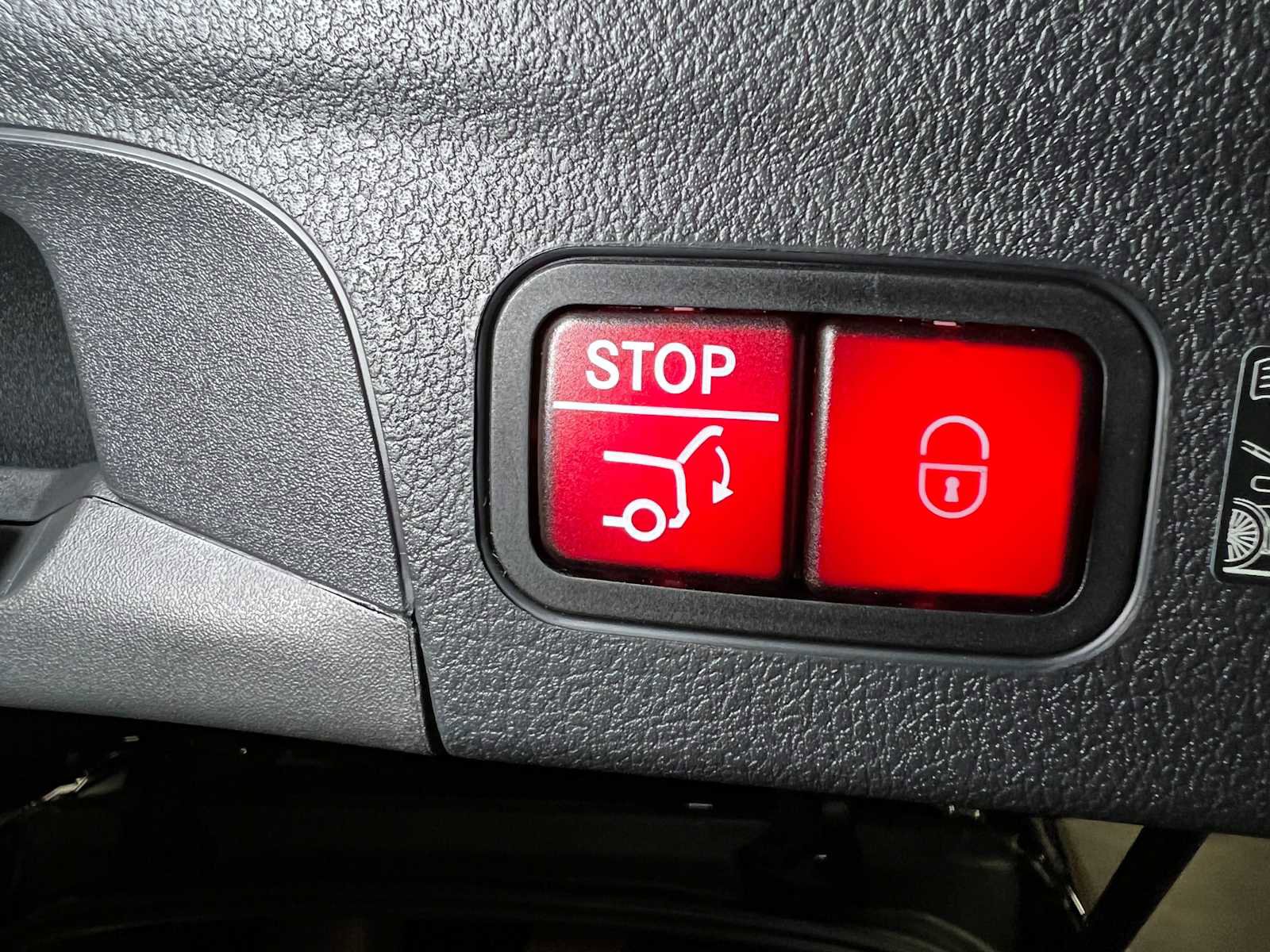 Used 2025 Mercedes-Benz GLE 350 4MATIC image 18