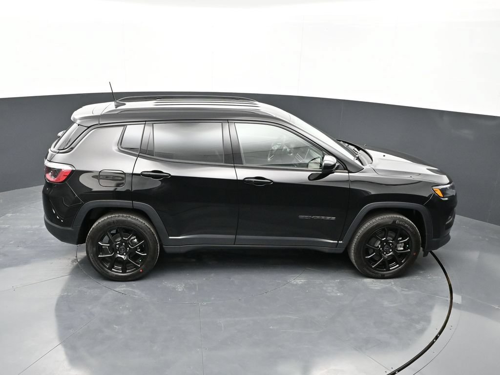 Used 2026 Jeep Compass Latitude AWD/4WD image 28