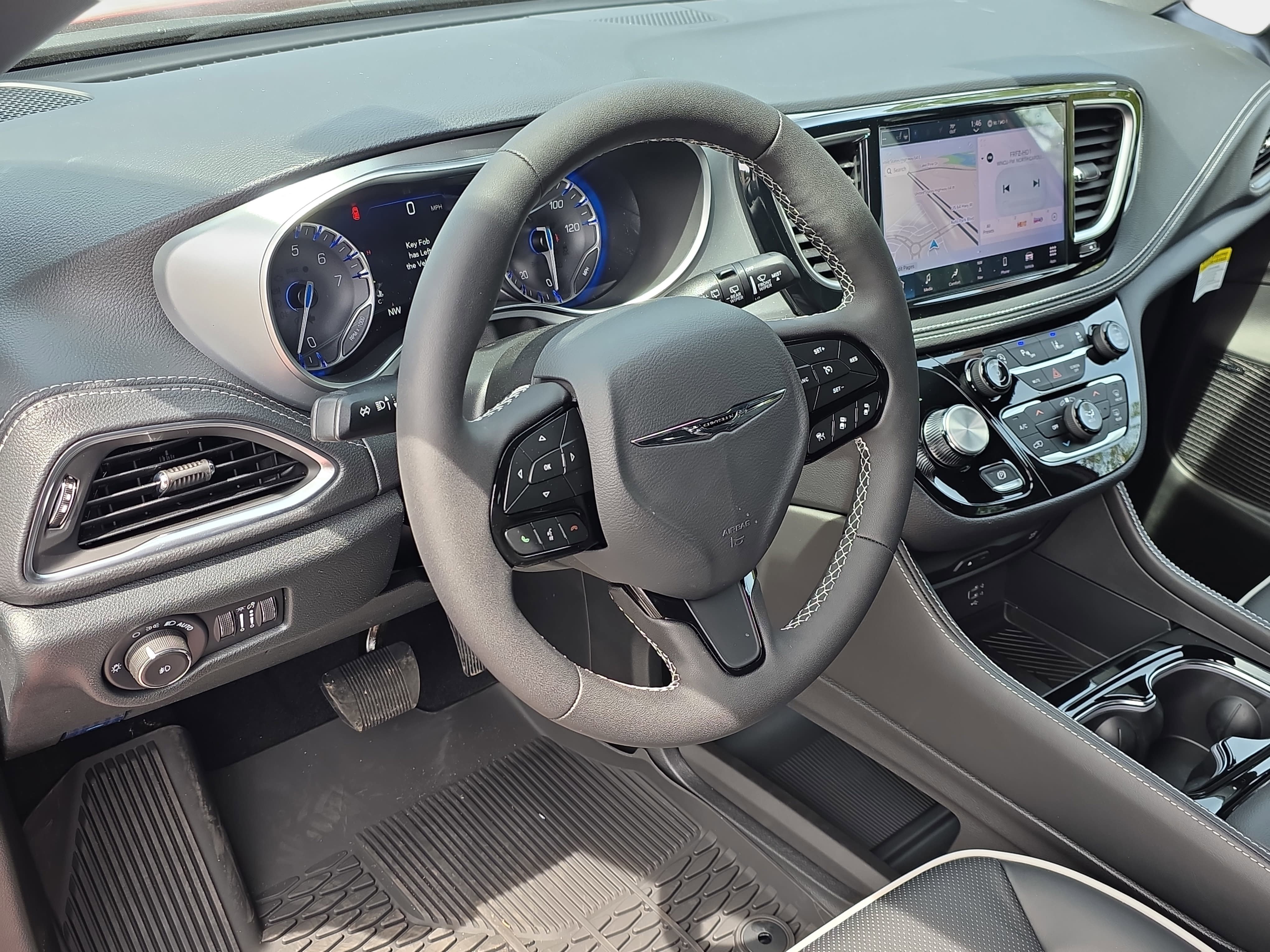 New 2026 Chrysler Pacifica Limited FWD image 31