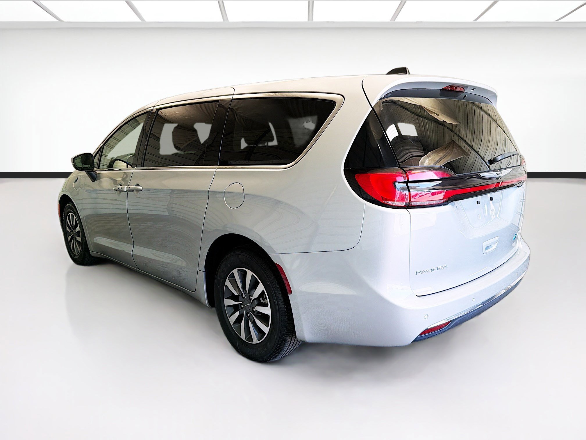 Used 2023 Chrysler Pacifica Touring-L FWD image 6