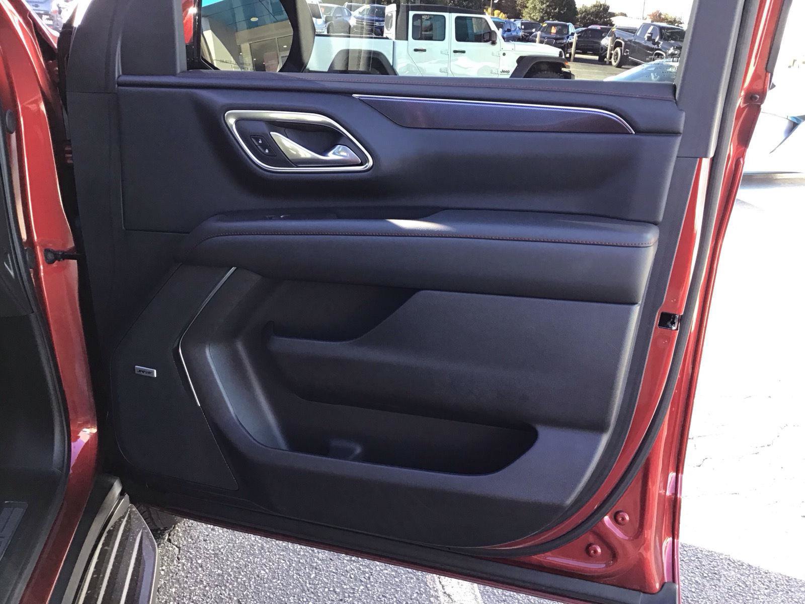 Used 2023 Chevrolet Suburban RST w/ Luxury Package AWD/4WD image 9