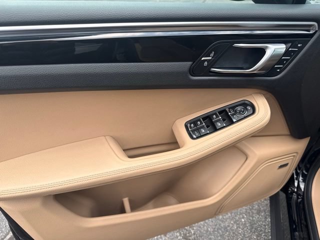 Used 2020 Porsche Macan AWD/4WD image 17