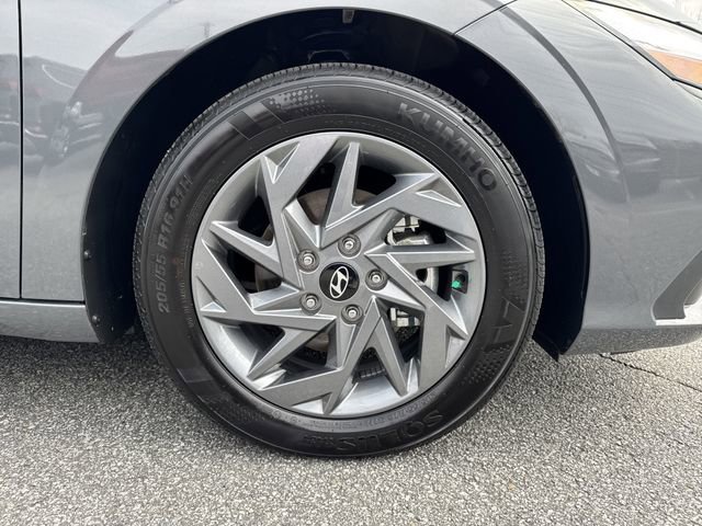 Certified 2025 Hyundai Elantra Hybrid FWD image 12