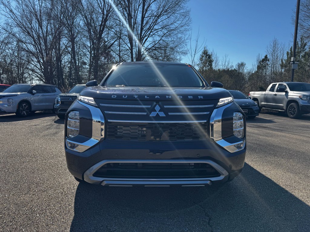 New 2026 Mitsubishi Outlander LE image 1