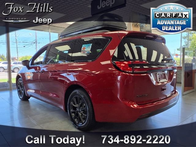 New 2025 Chrysler Pacifica Select w/ Fav Edition Package image 5