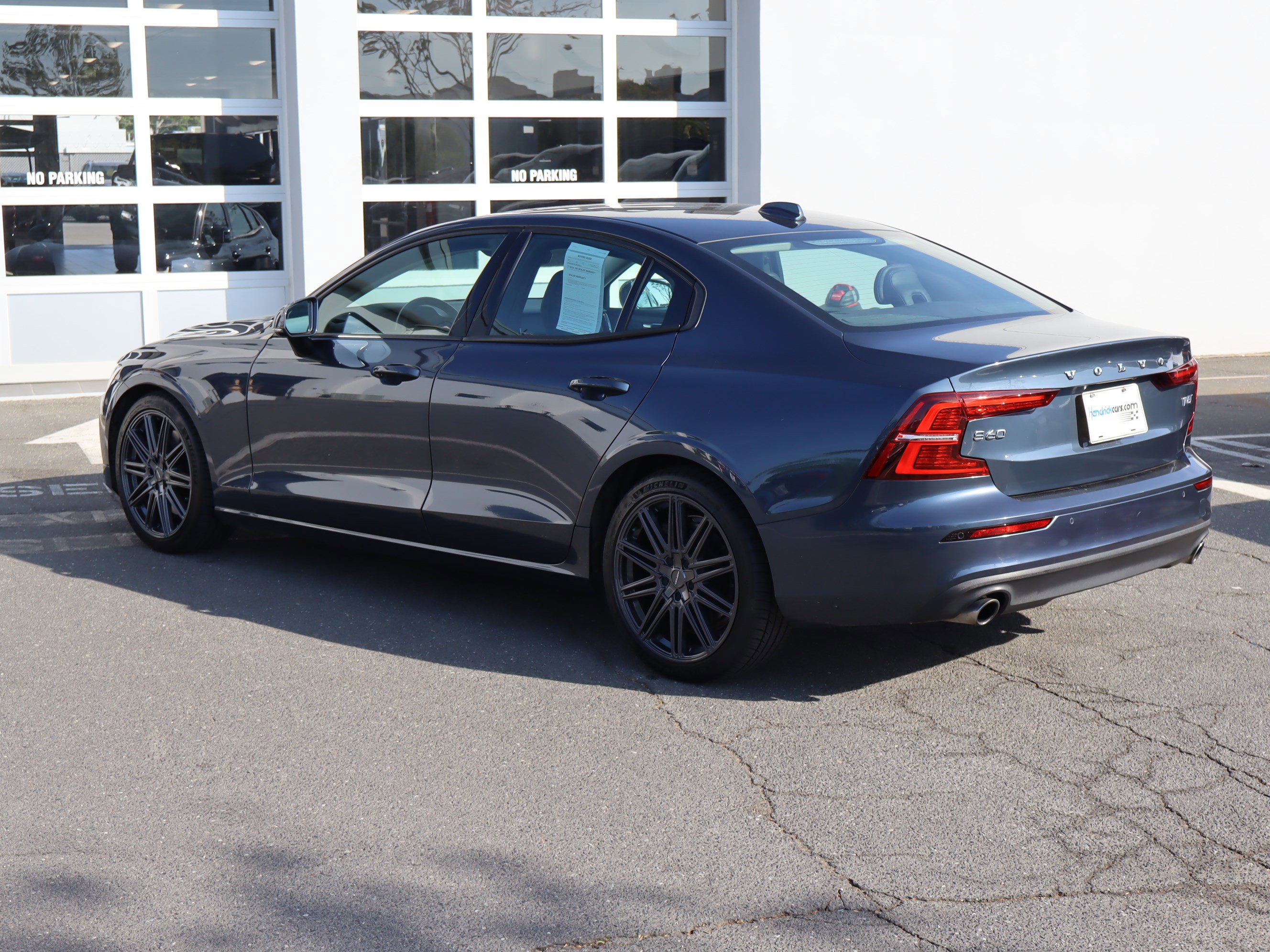 Used 2020 Volvo S60 T6 Momentum image 8
