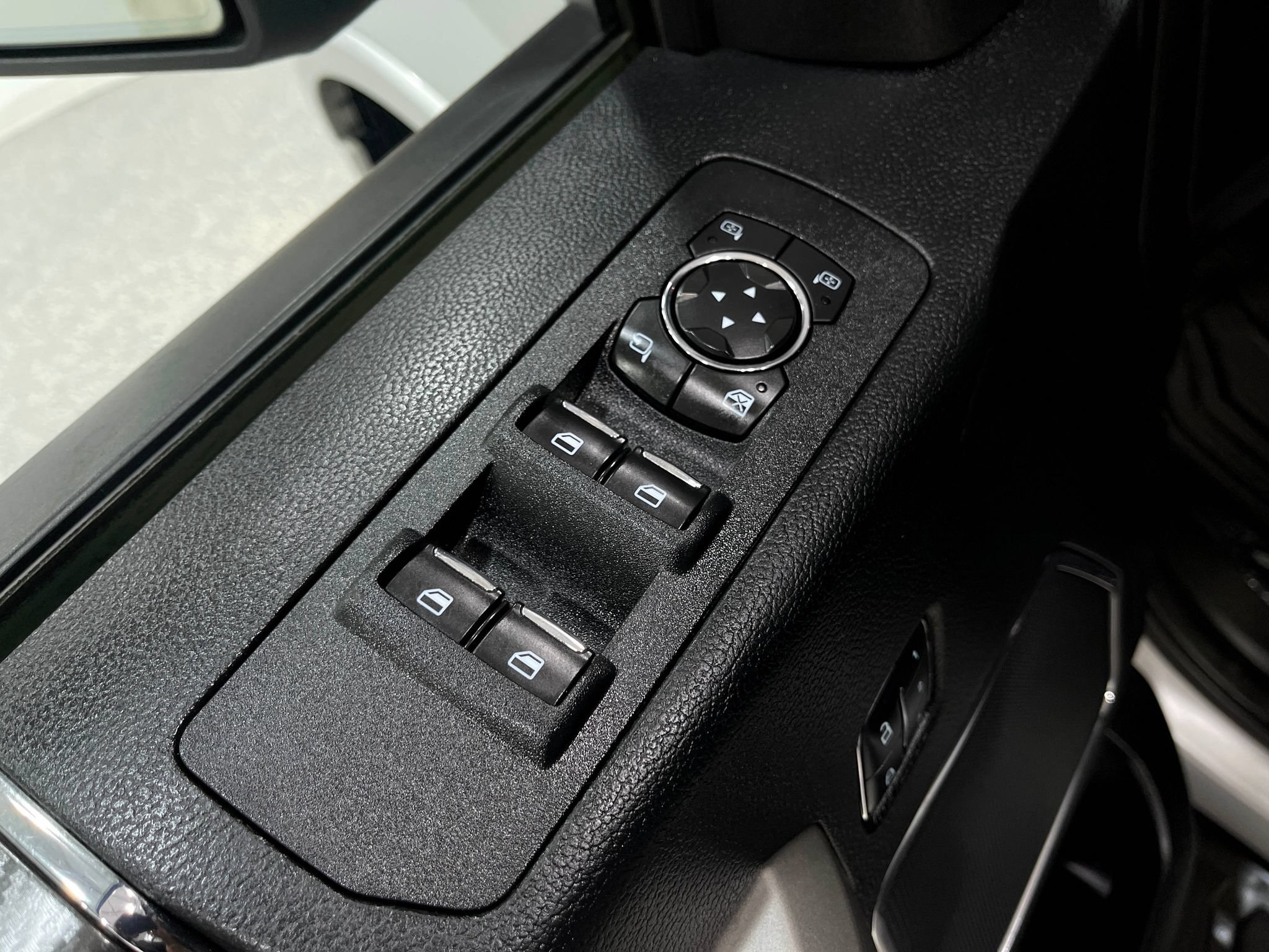 Used 2018 Ford F150 Lariat w/ Equipment Group 501A Mid AWD/4WD image 16