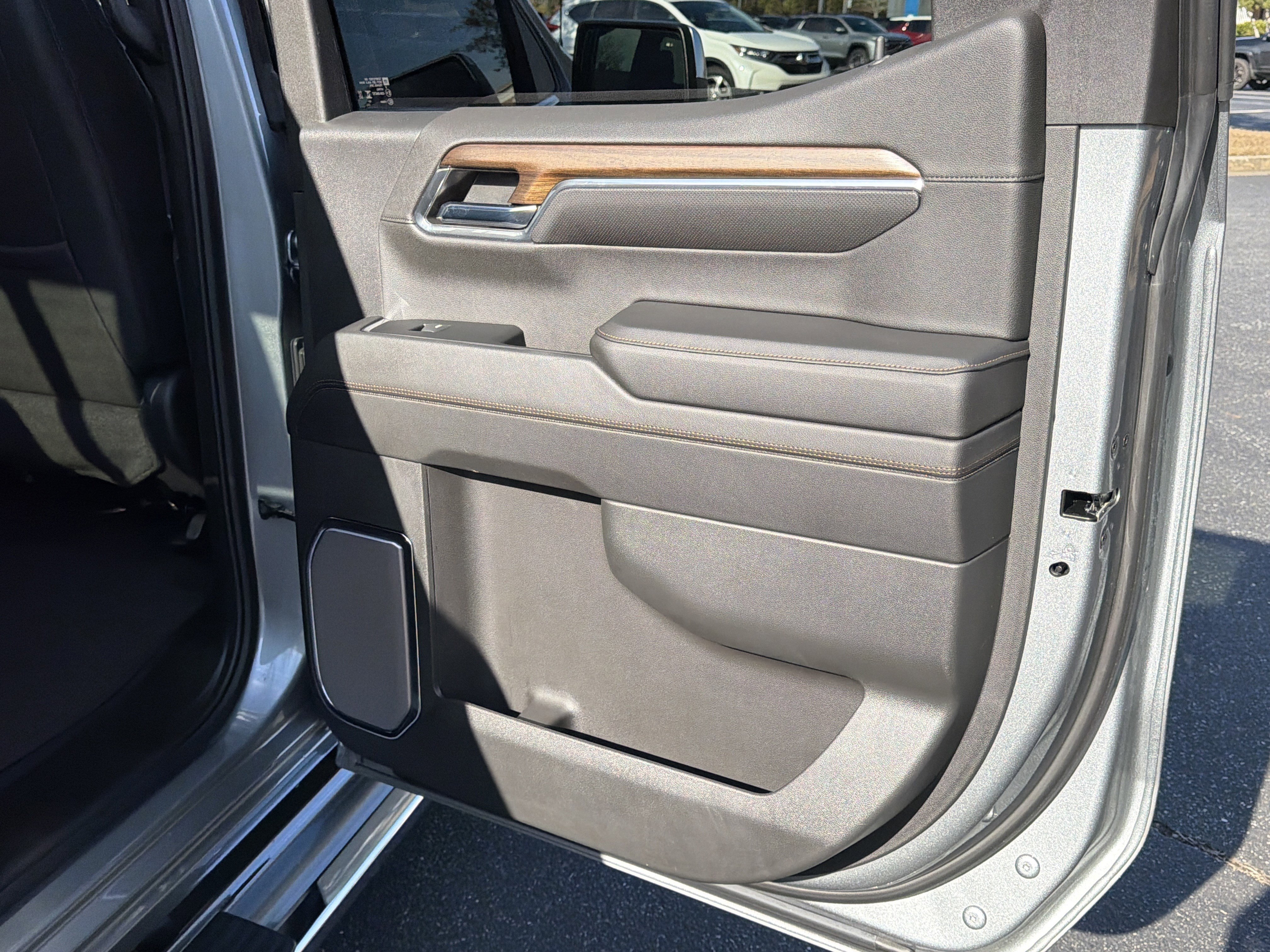 Used 2024 Chevrolet Silverado 1500 High Country w/ Technology Package image 17