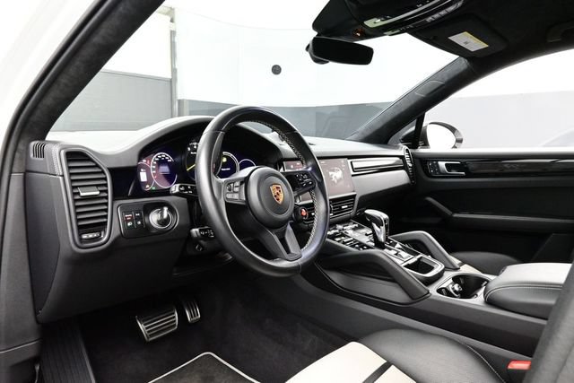 Certified 2023 Porsche Cayenne Turbo GT AWD/4WD image 4