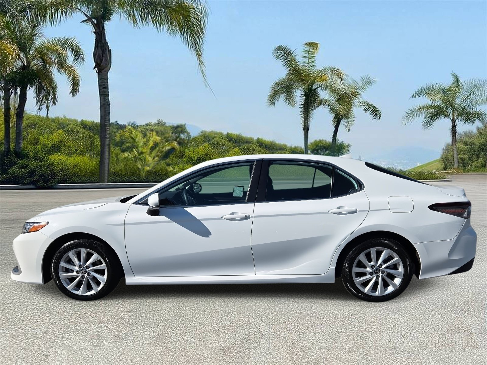 Used 2024 Toyota Camry LE FWD image 2