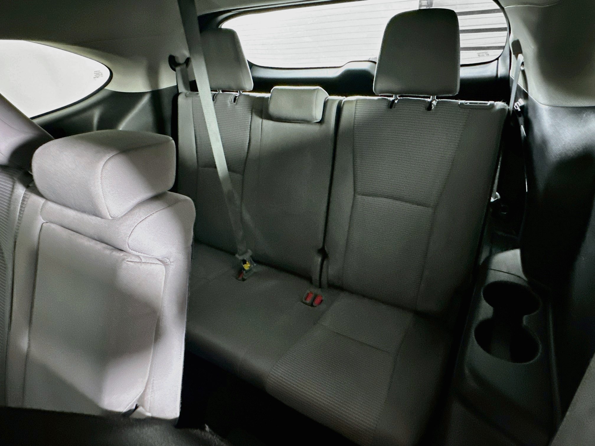 Used 2020 Toyota Highlander L FWD image 27