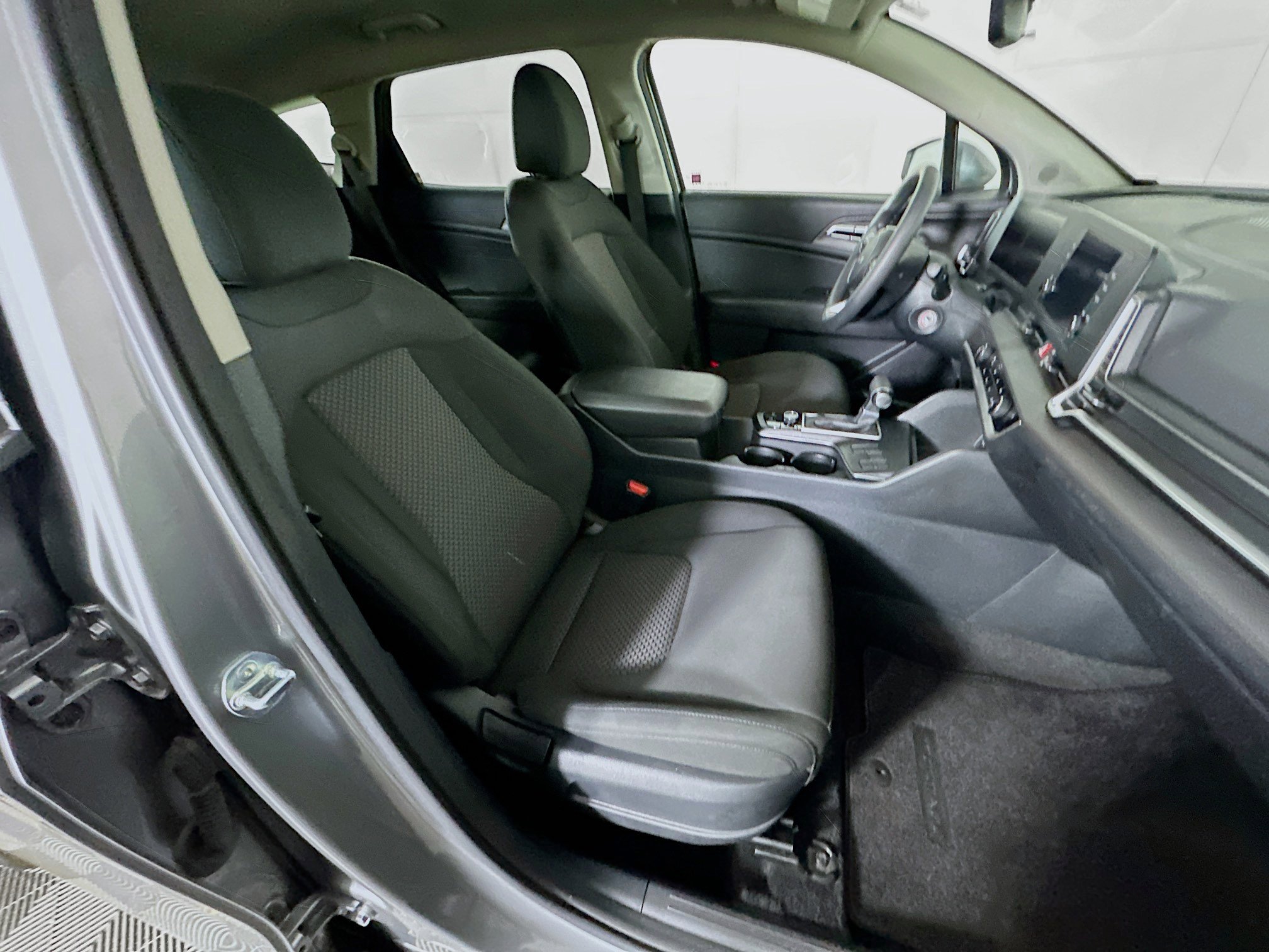 Used 2024 Kia Sportage LX image 29