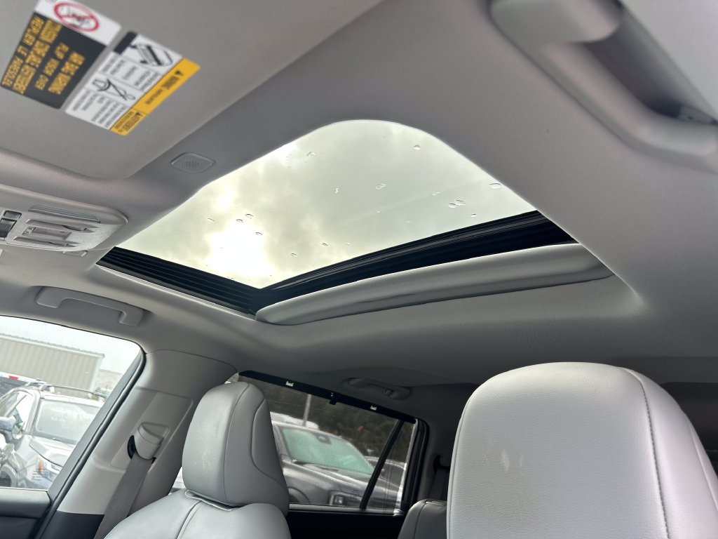 Used 2024 Toyota Highlander XLE FWD image 17