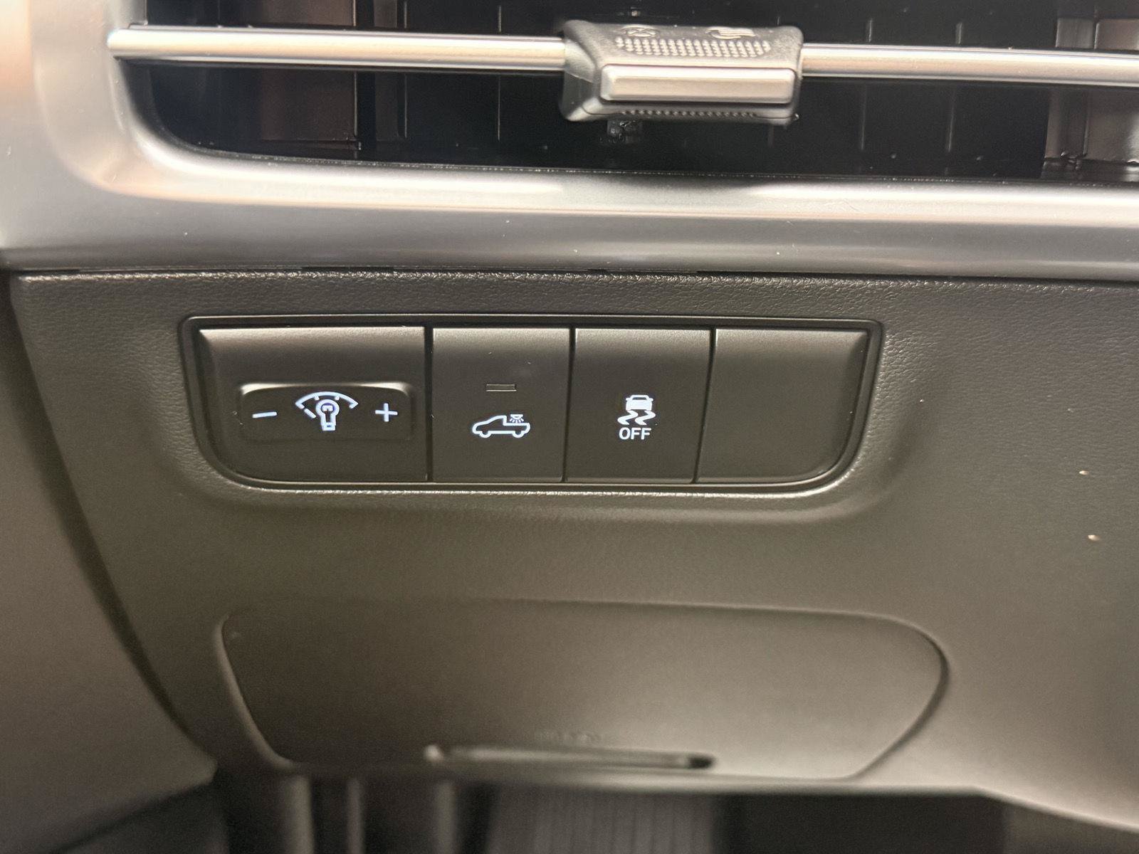 Certified 2025 Hyundai Santa Cruz SEL FWD image 30