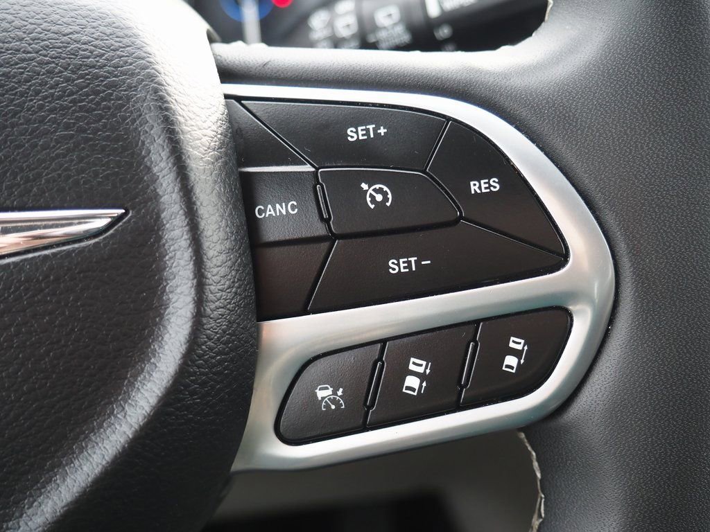 Used 2024 Chrysler Pacifica Touring-L image 24