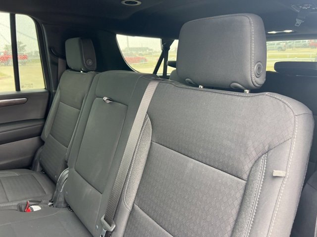 Used 2025 Chevrolet Suburban LS image 9