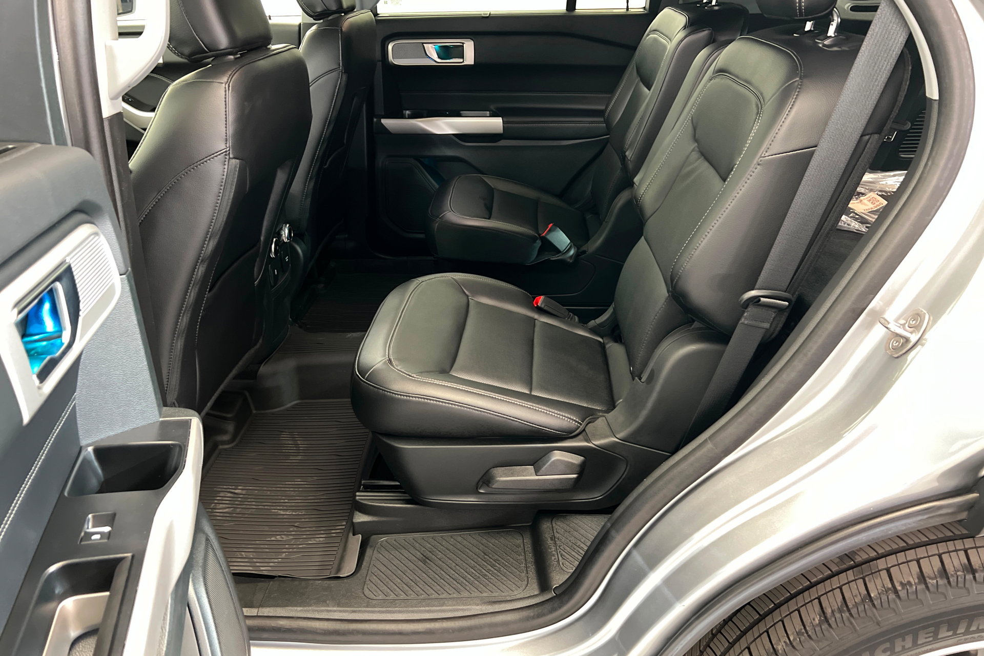 Used 2024 Ford Explorer Limited w/ Equipment Group 301A AWD/4WD image 21