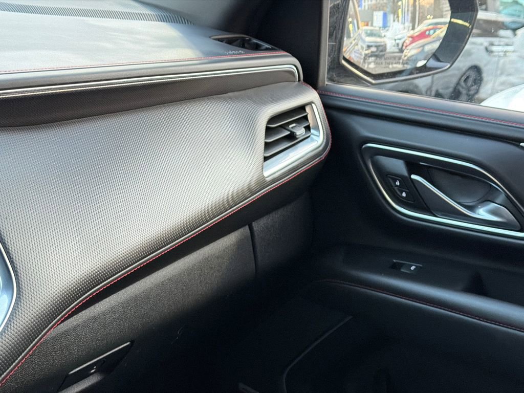 Used 2024 Chevrolet Suburban RST w/ Luxury Package image 33