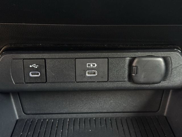 Used 2025 Toyota Prius LE FWD image 21
