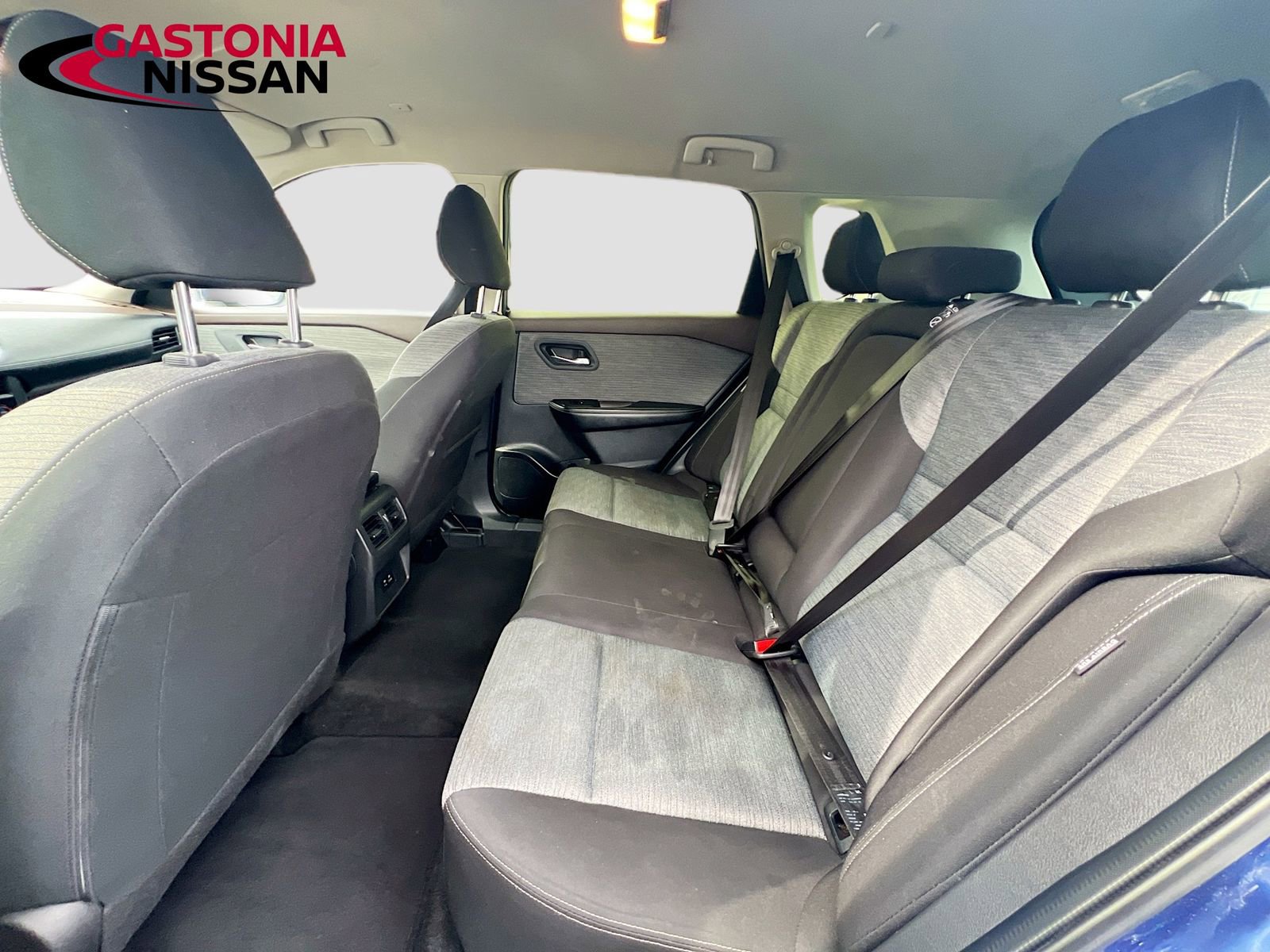 Used 2023 Nissan Rogue SV image 30