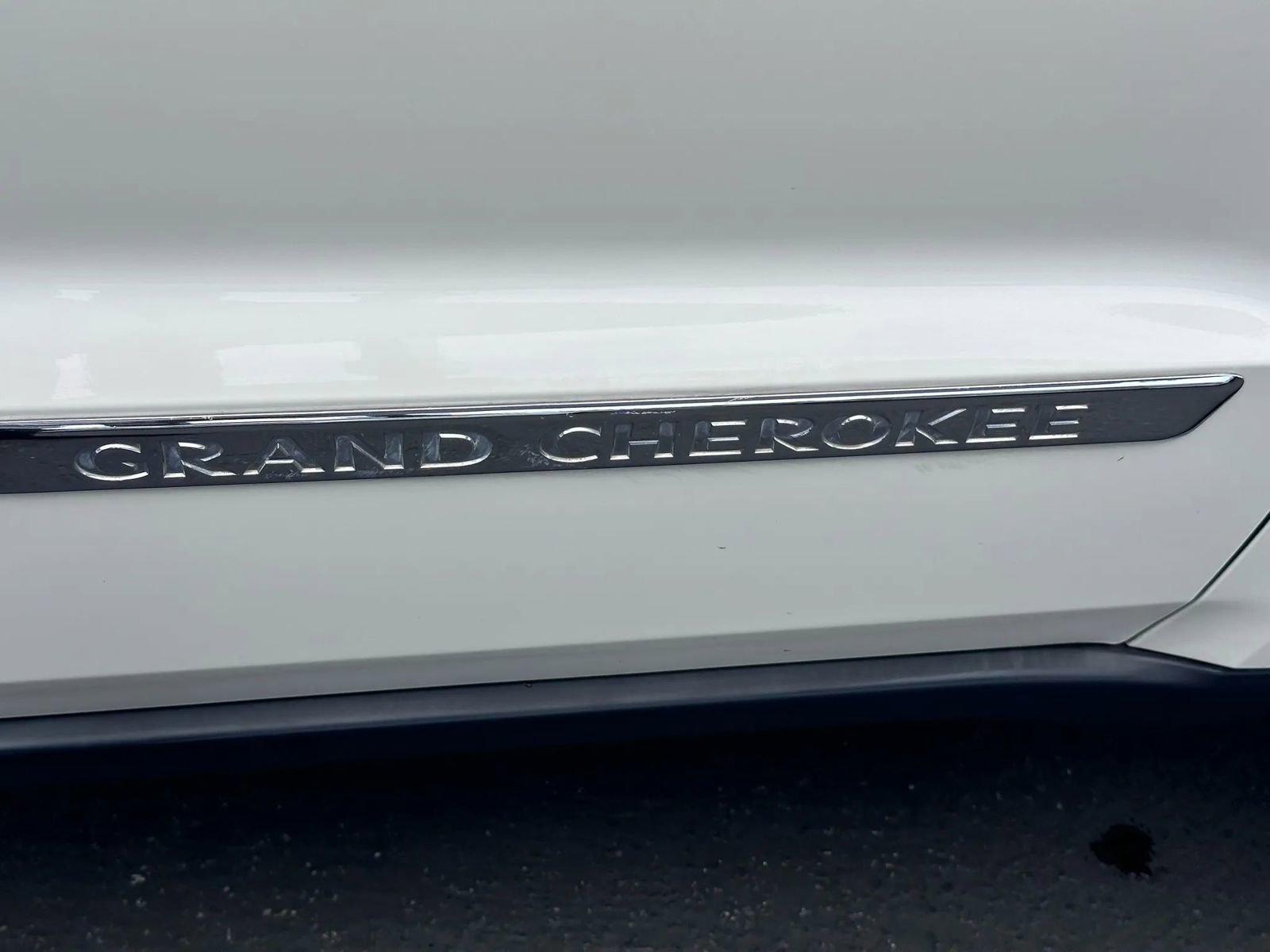 Used 2012 Jeep Grand Cherokee Laredo w/ Laredo E Group image 24