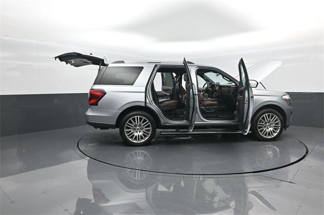 Used 2022 Ford Expedition Limited image 30