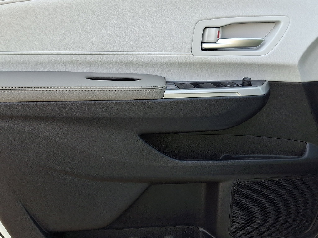 Certified 2026 Toyota Sienna XLE AWD/4WD image 13