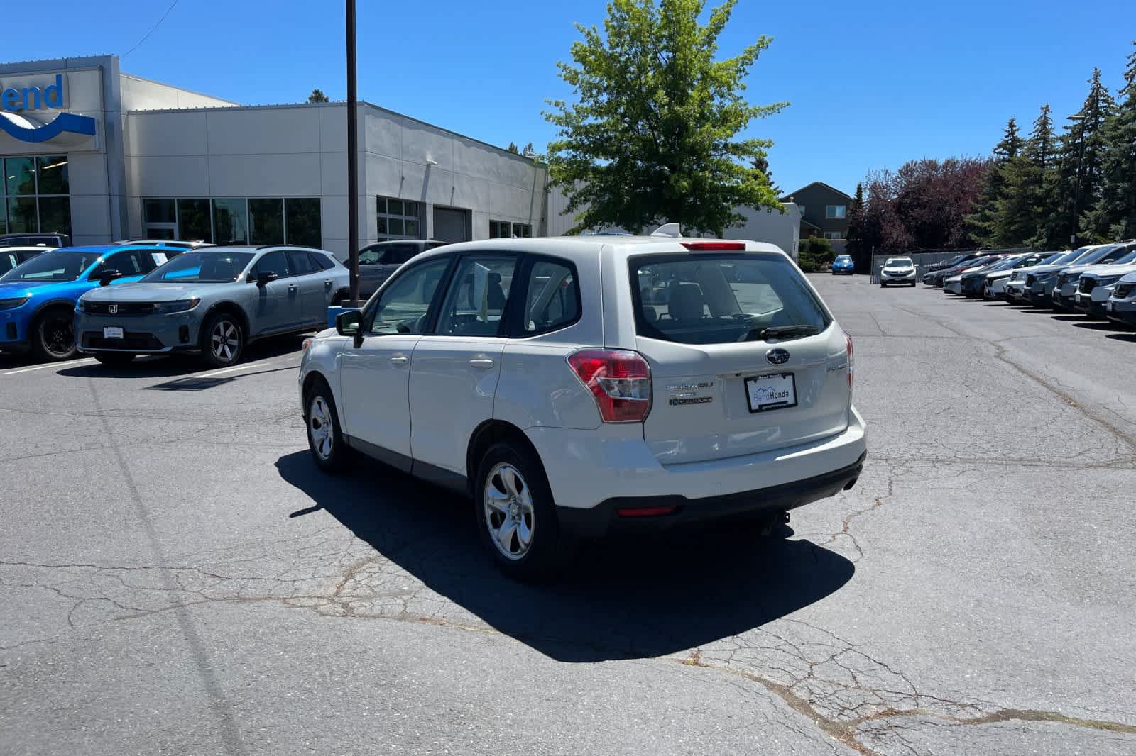 Used 2016 Subaru Forester 2.5i w/ Popular Package #1 AWD/4WD image 3