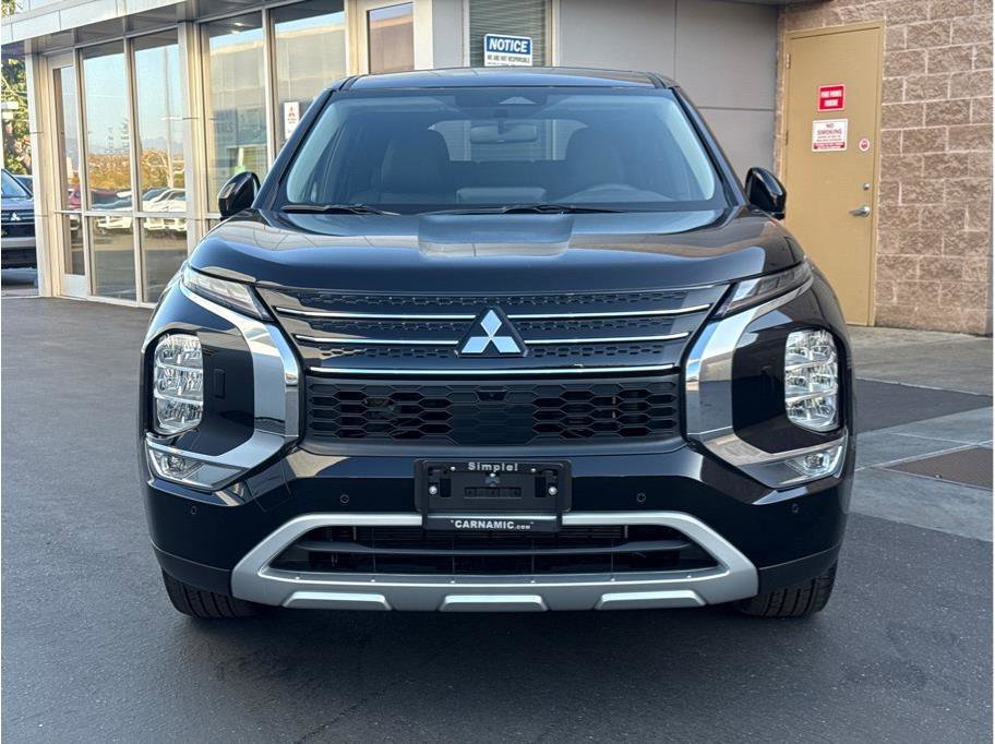 Used 2025 Mitsubishi Outlander SE AWD/4WD image 4
