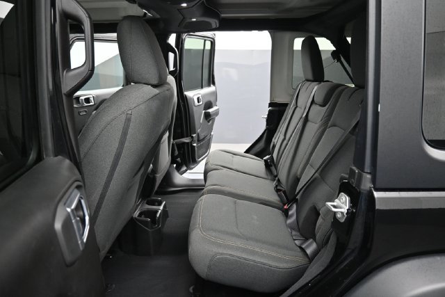 Used 2025 Jeep Wrangler Unlimited Sport AWD/4WD image 9
