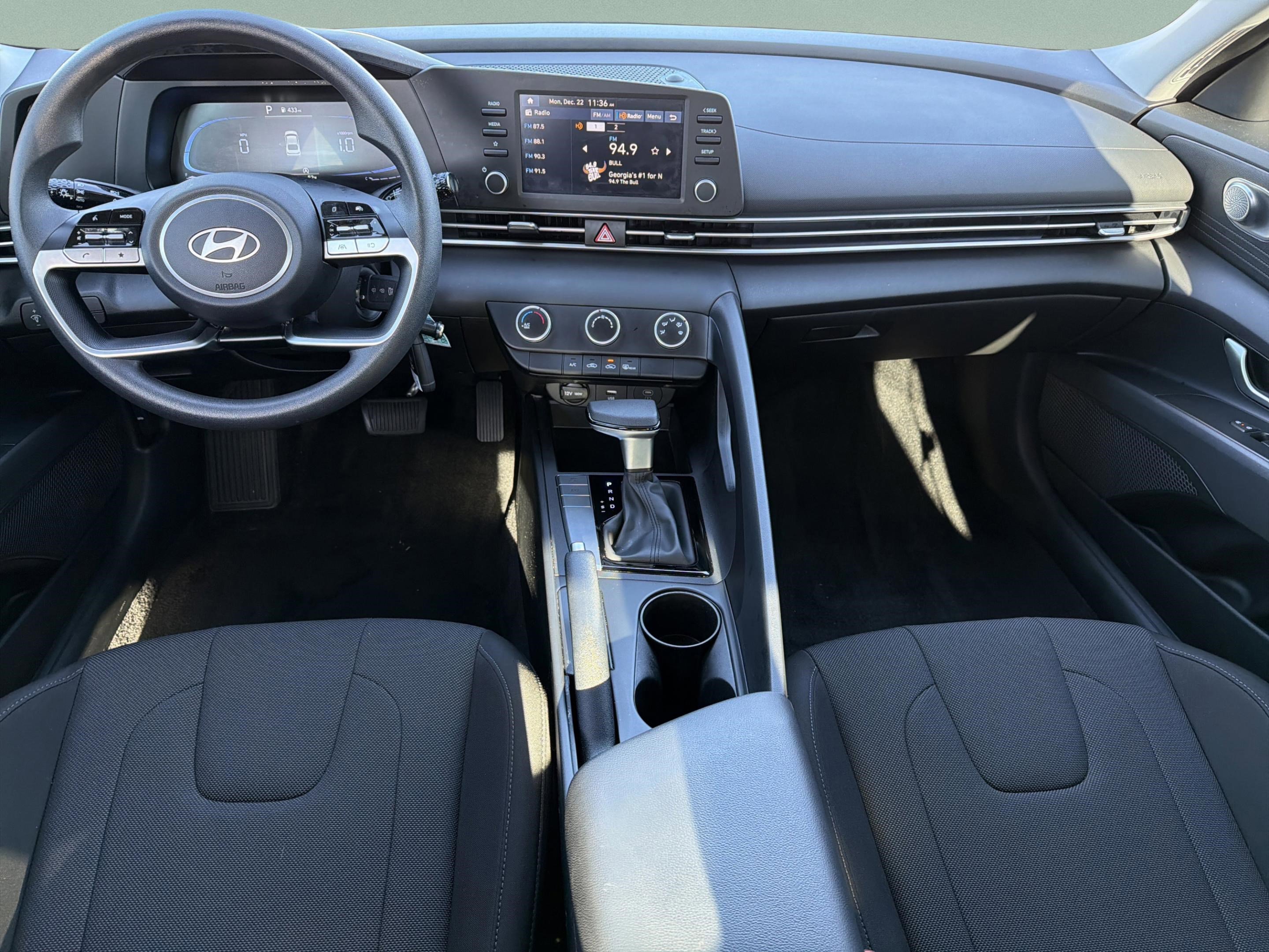 Used 2025 Hyundai Elantra SE image 9