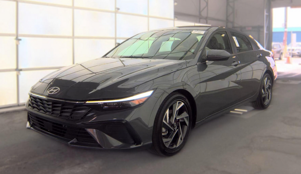 Used 2025 Hyundai Elantra SEL FWD image 1