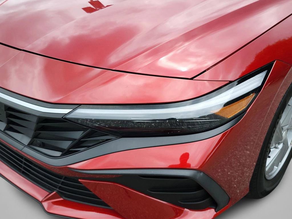 Certified 2024 Hyundai Elantra SE FWD image 33