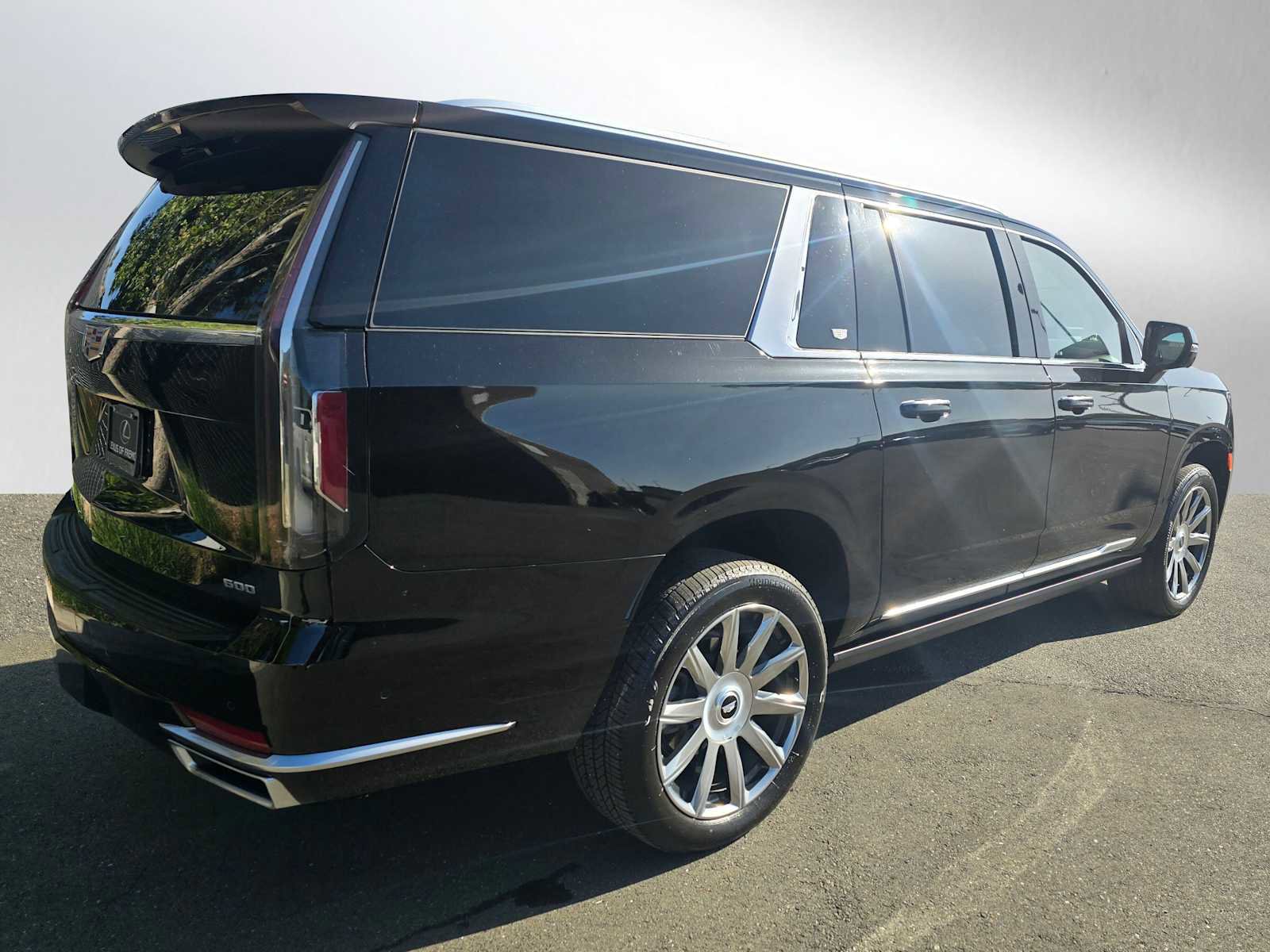 Used 2024 Cadillac Escalade ESV Premium Luxury Platinum image 3