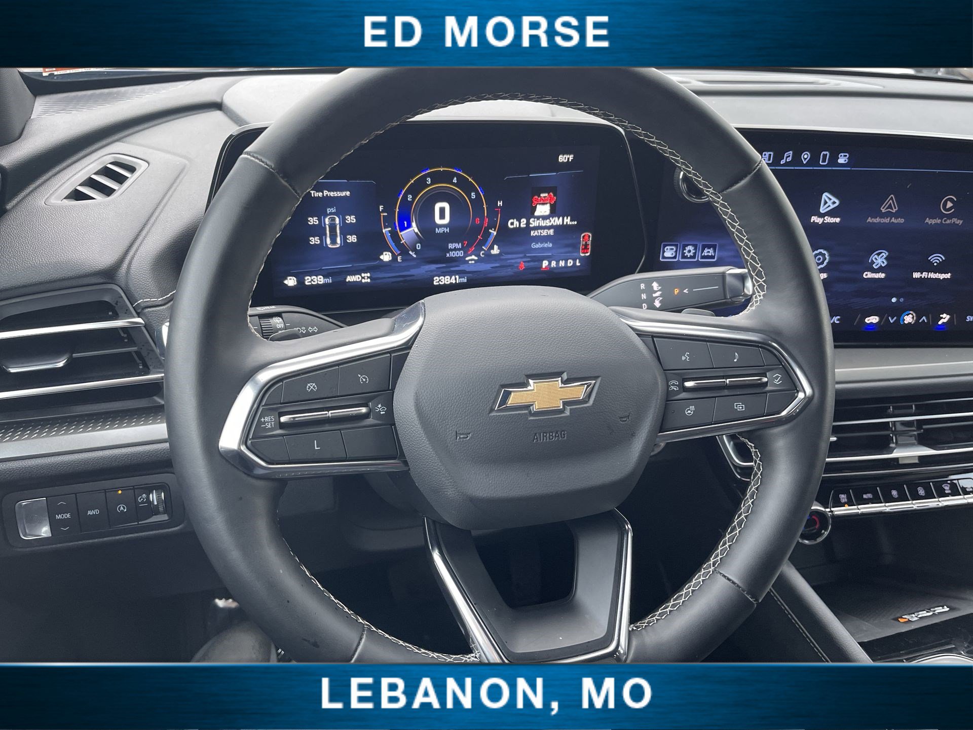 Used 2025 Chevrolet Traverse LT image 12