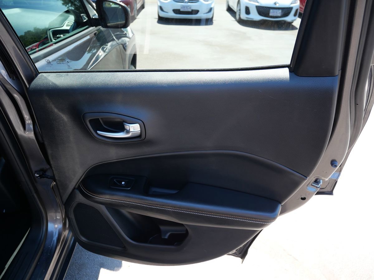 Used 2020 Jeep Compass Latitude image 28