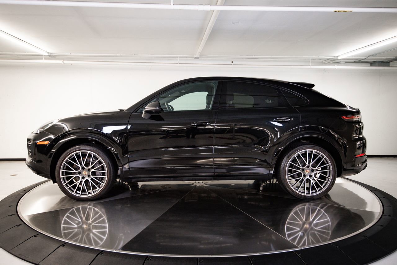 Certified 2023 Porsche Cayenne Coupe AWD/4WD image 2