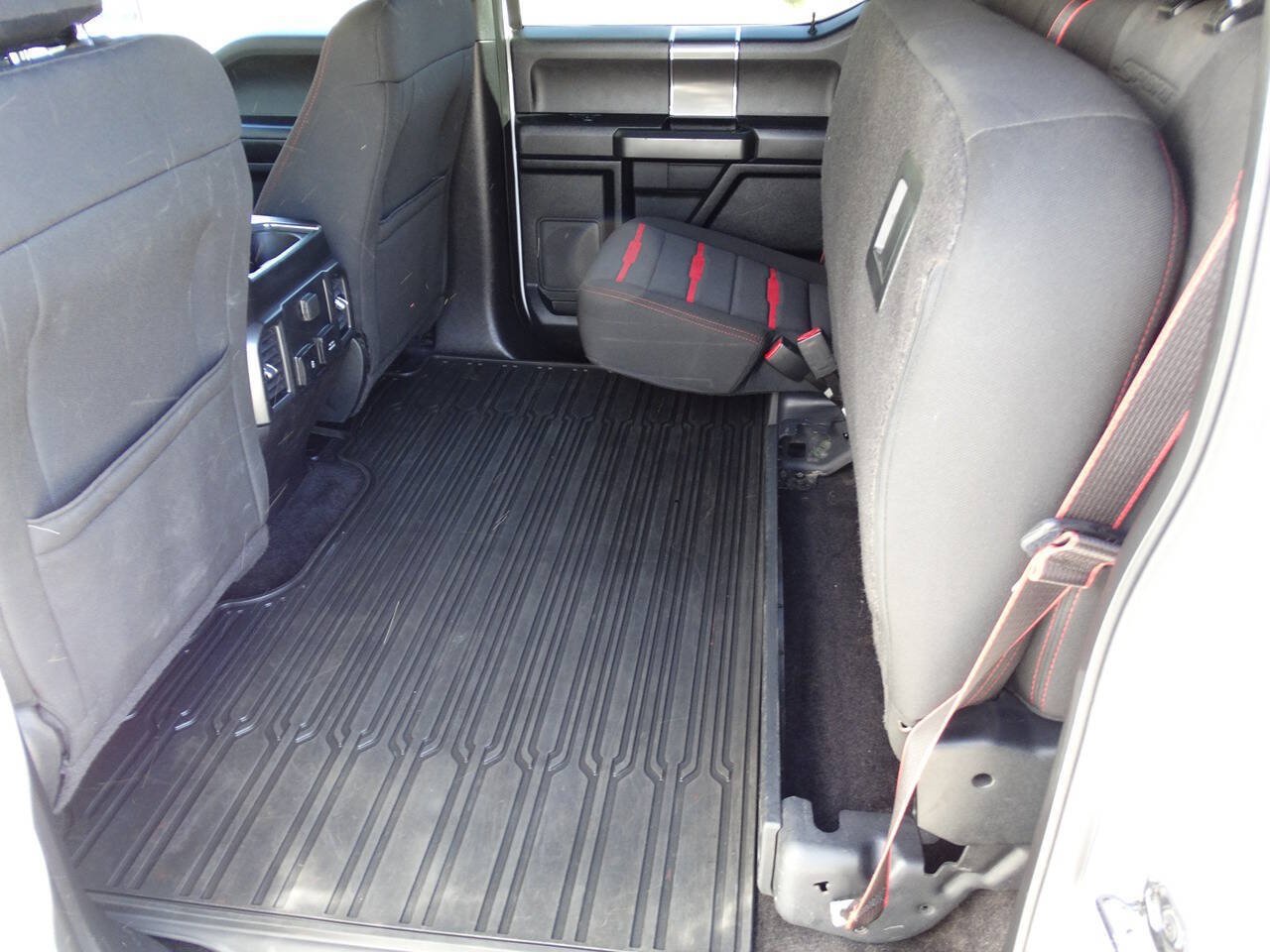 Used 2017 Ford F150 4x4 SuperCrew XLT w/ FX4 Pkg w/ Equipment Group 302A Luxury image 34