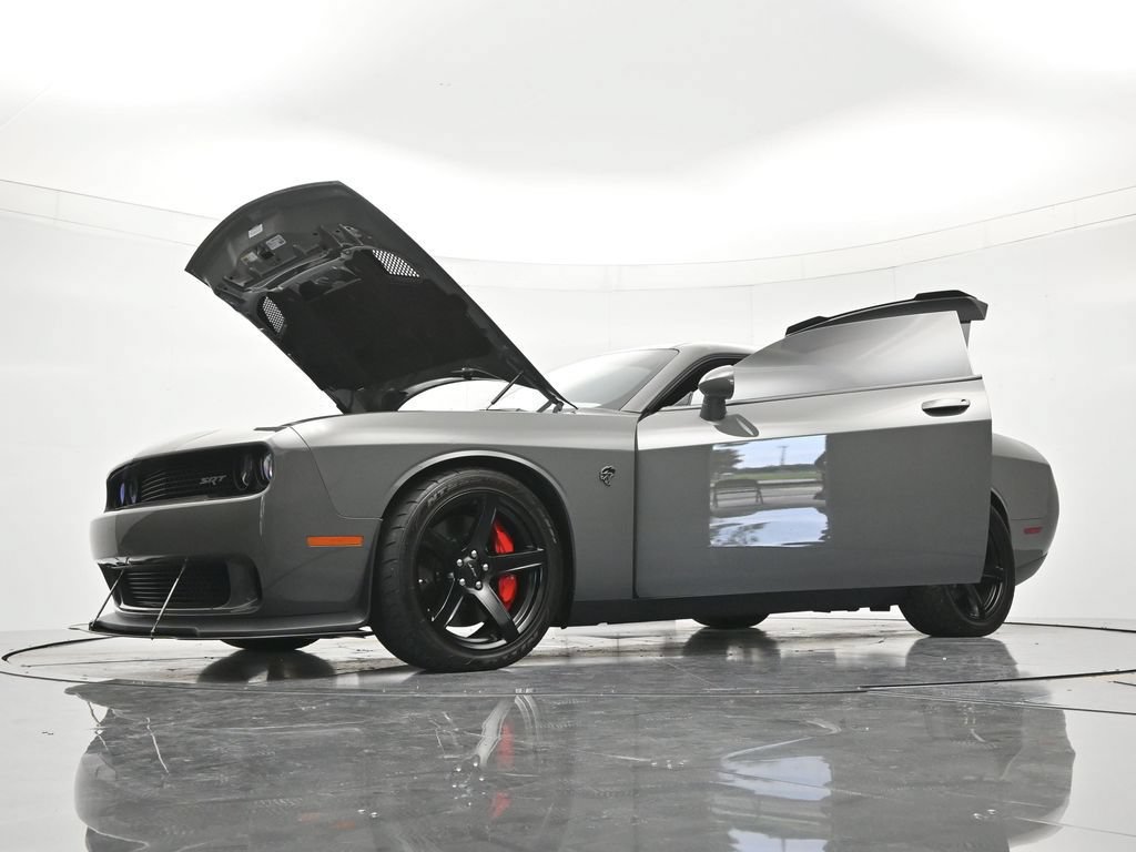 Used 2017 Dodge Challenger SRT Hellcat RWD image 49