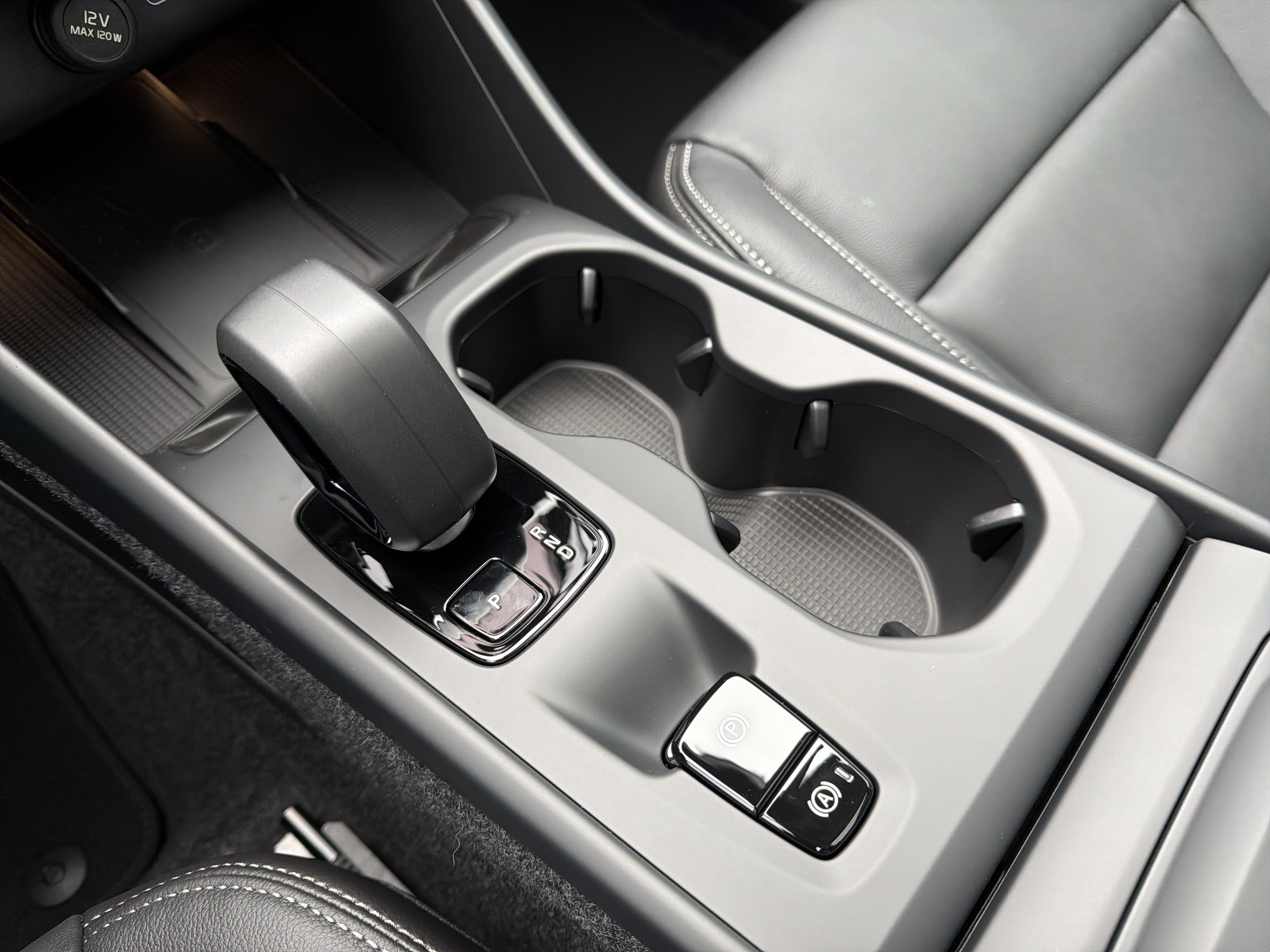 New 2026 Volvo XC40 B4 Core FWD image 29