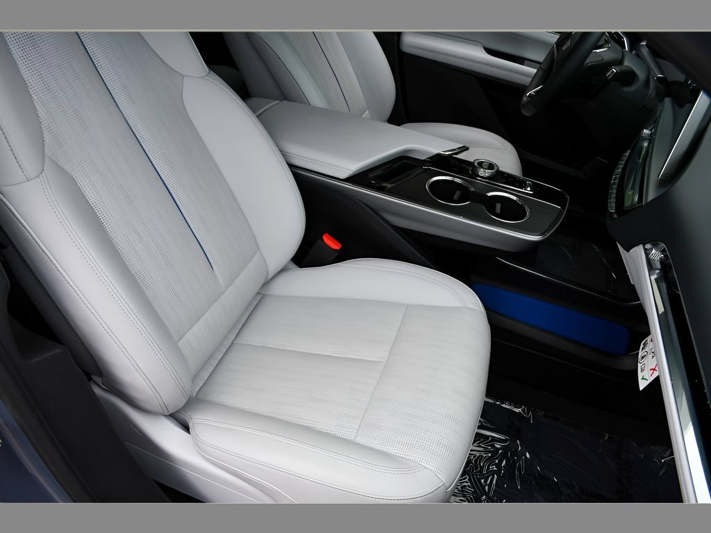 Used 2024 Cadillac Lyriq Sport AWD/4WD image 29