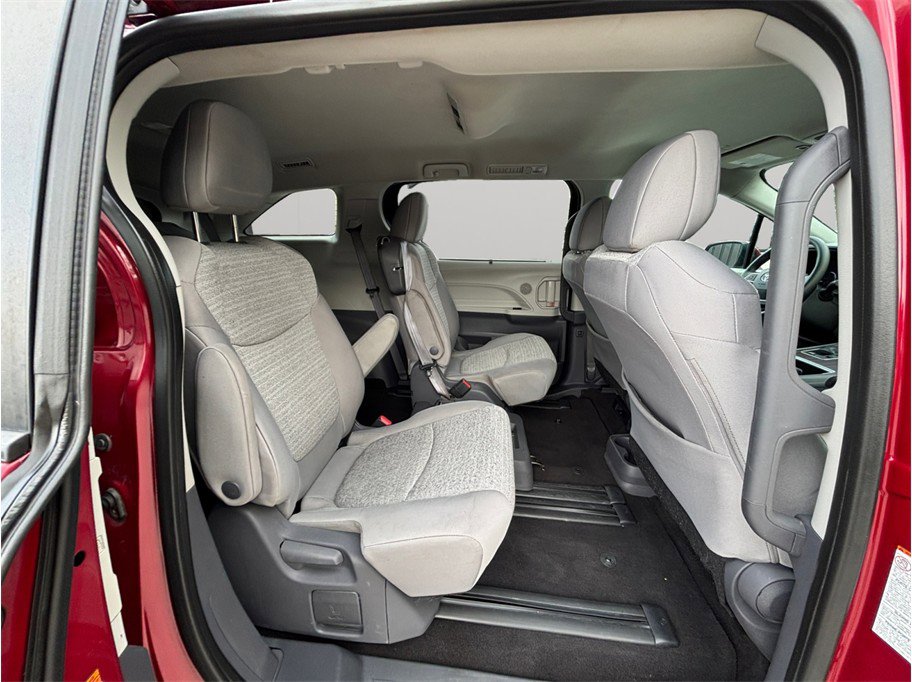 Used 2021 Toyota Sienna LE FWD image 35