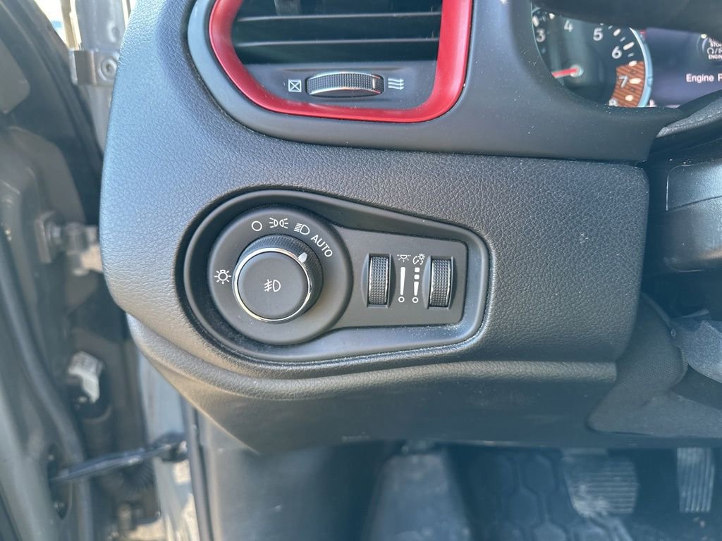 Used 2020 Jeep Renegade Trailhawk w/ Premium Leather Group image 17