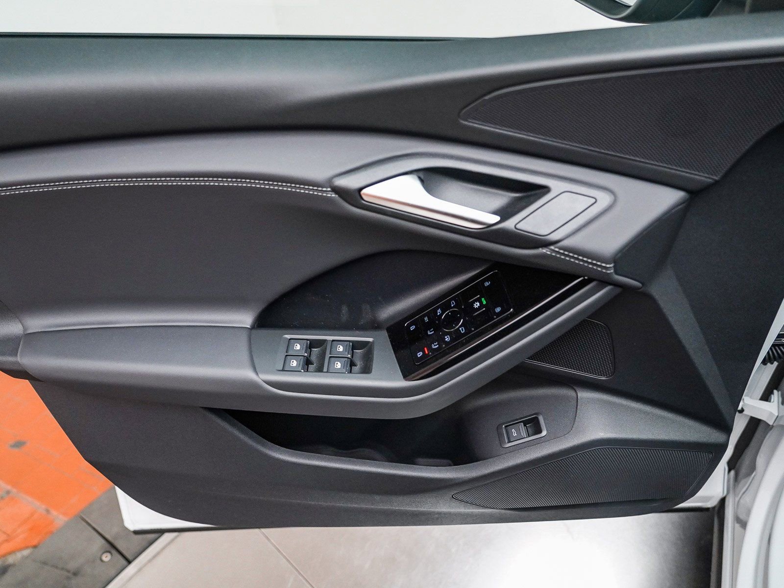 New 2025 Audi Q6 e-tron Premium AWD/4WD image 24