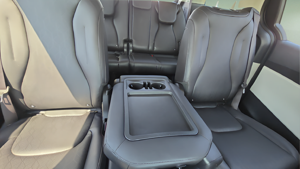 Used 2024 Kia Carnival LX FWD image 23