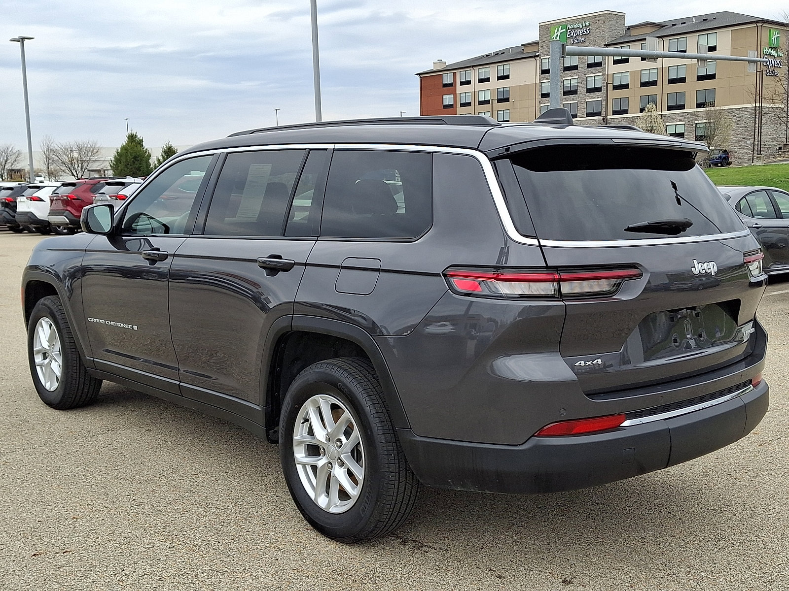 Used 2025 Jeep Grand Cherokee L Laredo w/ Luxury Tech Group I image 4
