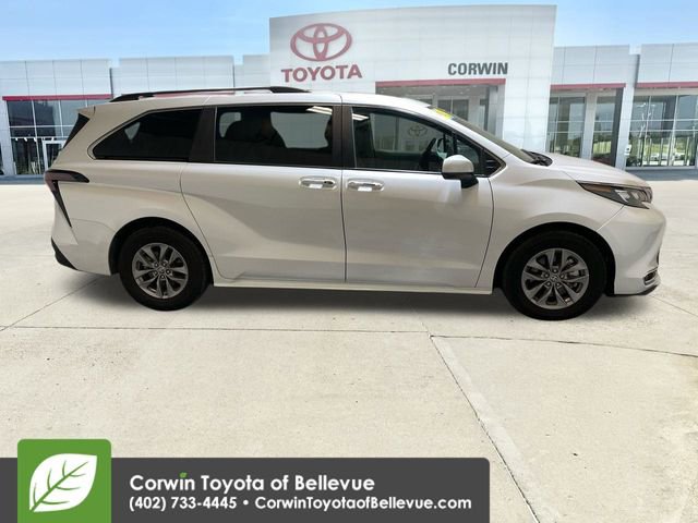 Used 2024 Toyota Sienna XLE image 9