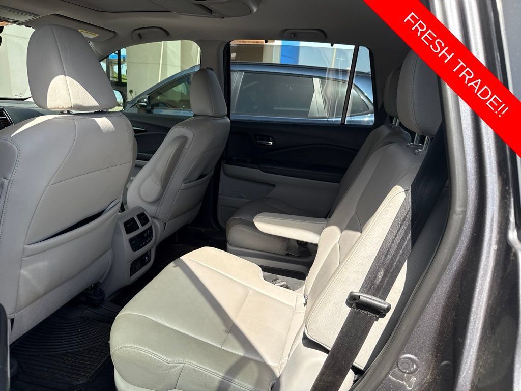 Used 2019 Honda Pilot Touring image 5