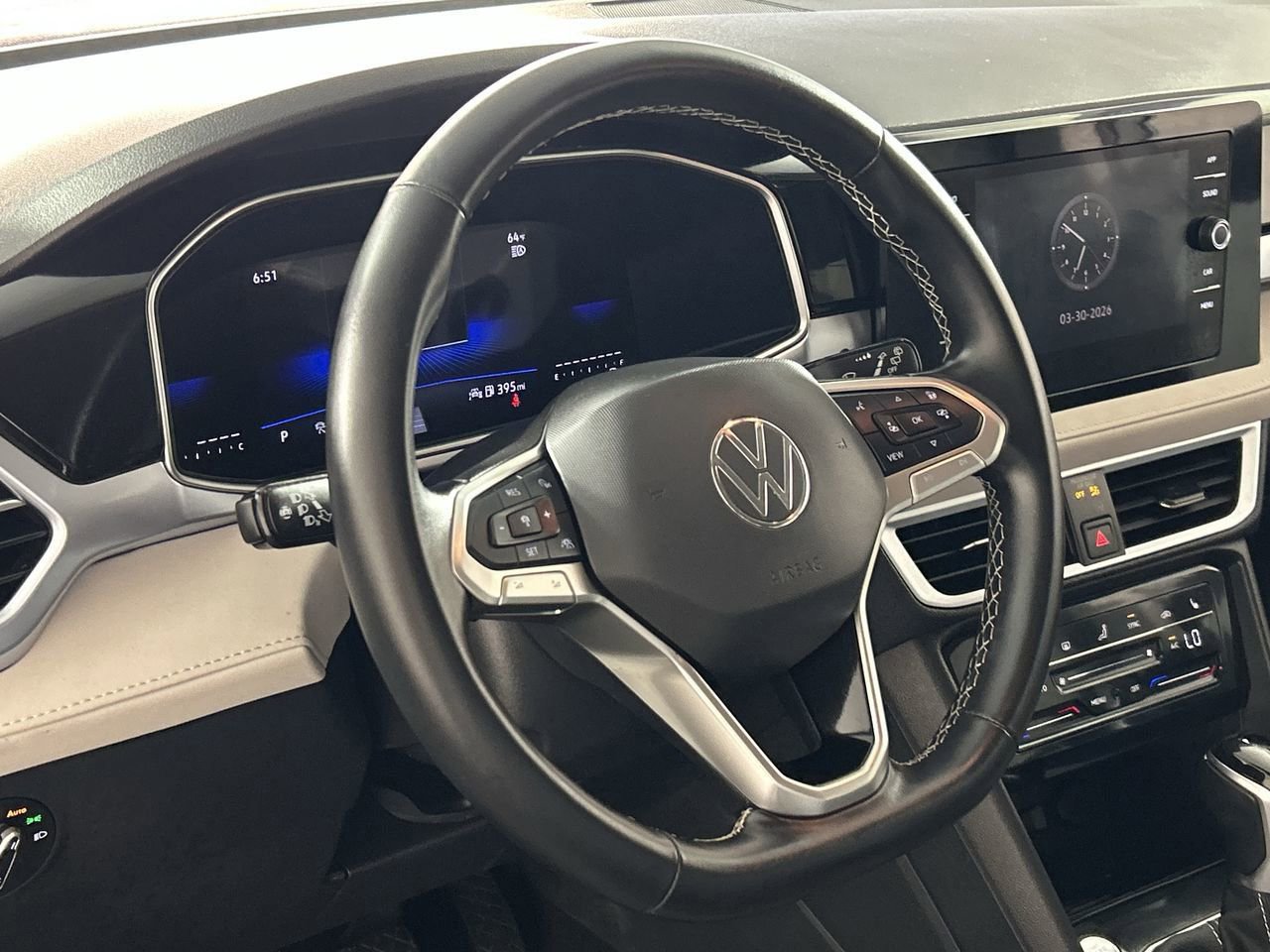 Used 2025 Volkswagen Taos SE image 13